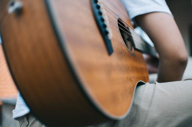 Hur man stämmer en gitarr